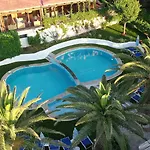 Otel La Jacia & 4*