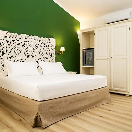 La Jacia & 3* Baja Sardinia